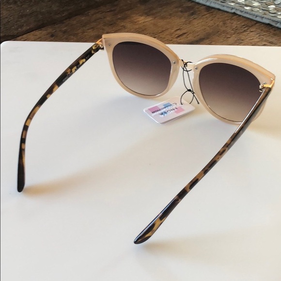 Cream Round trendy fashion sunglasses - Picture 5 of 8